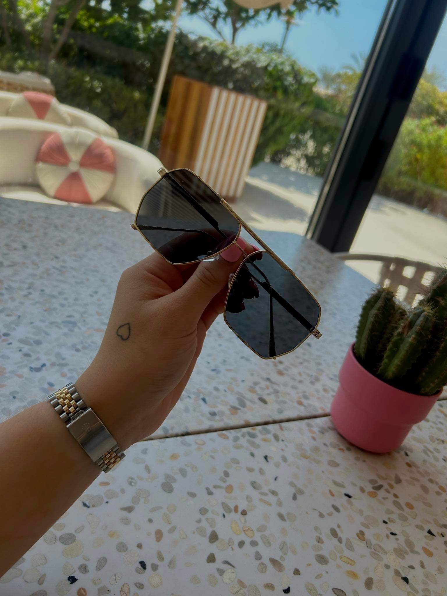 ‘Palm’ shades